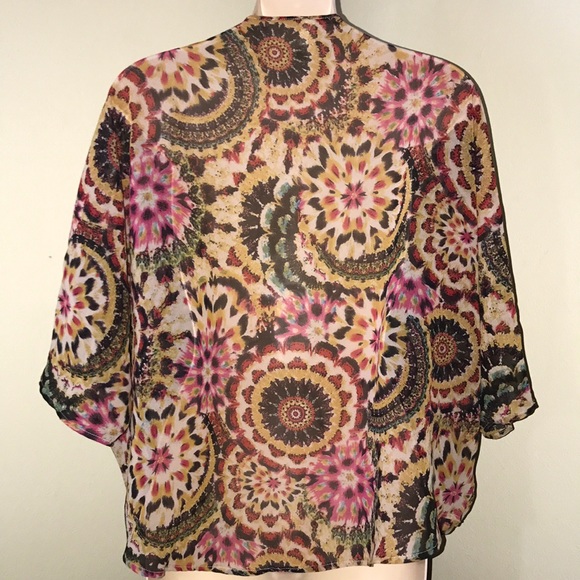 NWOT Live4Truth beautiful pattern short kimono - Picture 6 of 8